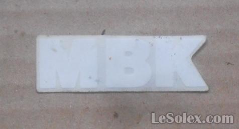 Autocollant MBK blanc et transparent 5.5 cm